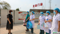 区卫健局领导慰问我院抗疫一线医护人员