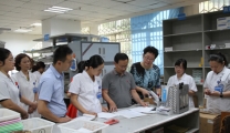 药事管理专家黄心一对我院相关工作进行指导