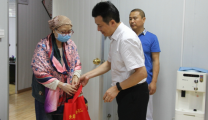 区总工会范吉斌带队慰问我院困难职工
