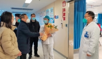 医院党政领导元旦节看望慰问一线医务人员