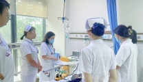 吃多多多了吗？一顿自助餐“撑”进ICU，医生竟抽出“猪油”血