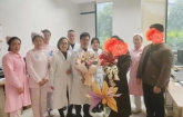 巴掌大的早产娃，被医护 “奶大”，两年后回来庆生了