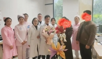 巴掌大的早产娃，被医护 “奶大”，两年后回来庆生了