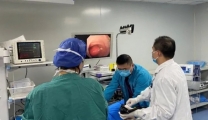 3岁女宝便血2年，肠道惊现“魔鬼草莓”