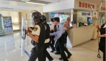 医院开展反恐防暴应急演练