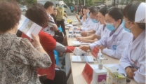 党建引领践初心  多支部联合义诊暖民心