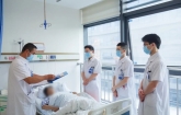 遇上“镜面人”：医生“反向操作”摘肿瘤，每一步都像“左手写字”