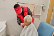 医院团委开展“剪系关爱，发牵深情”爱心义剪活动