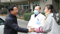 区直机关工委来院慰问我院两名困难党员
