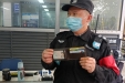 凡人善举显温暖，安保人员拾金不昧获点赞