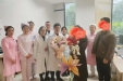 巴掌大的早产娃，被医护 “奶大”，两年后回来庆生了